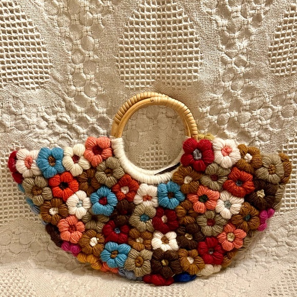 J.P. & MATTIE Multi Color Crotchet / Yarn Flower Purse New - Picture 1 of 13